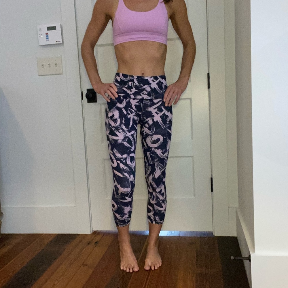 Lululemon “LOVE” print lulu legging - size 4